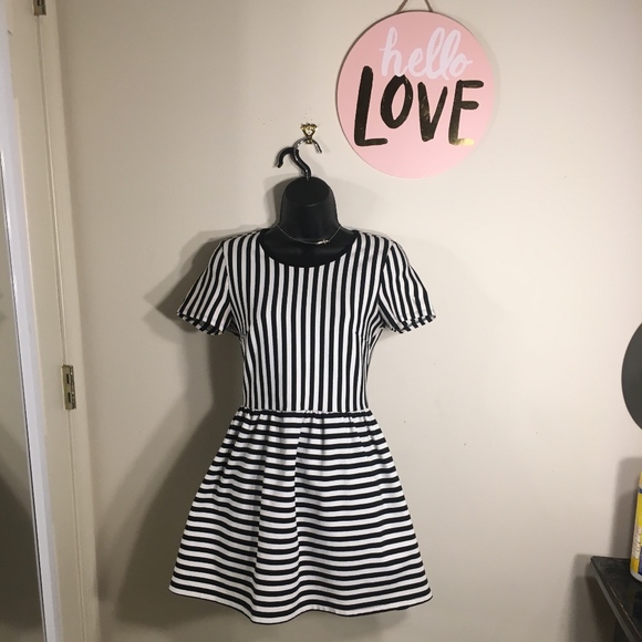Forever 21 Dresses & Skirts - Black and White Forever 21 Striped Dress